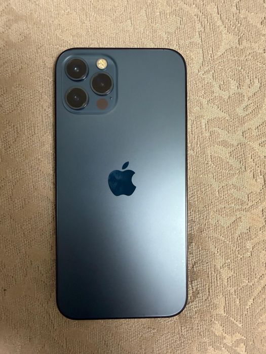 Айфон 12, в отличном состоянии