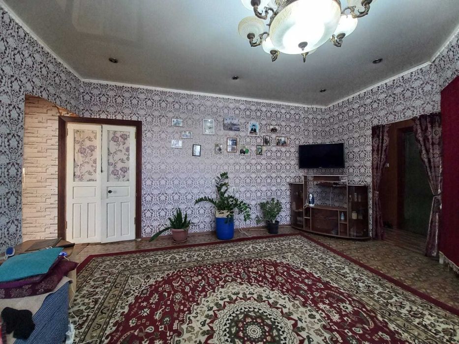 дом 6 комнатной 252кв 1996года