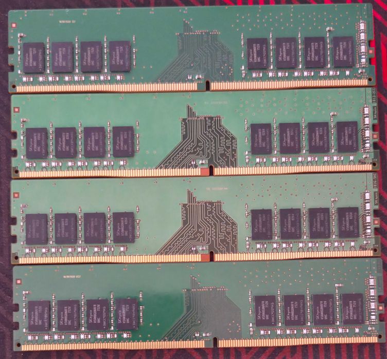 Рам Памет: SKHynix 32GB (4x8GB) DDR4 2400MHz CL17