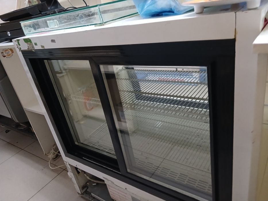 Продам витринные холодильники.