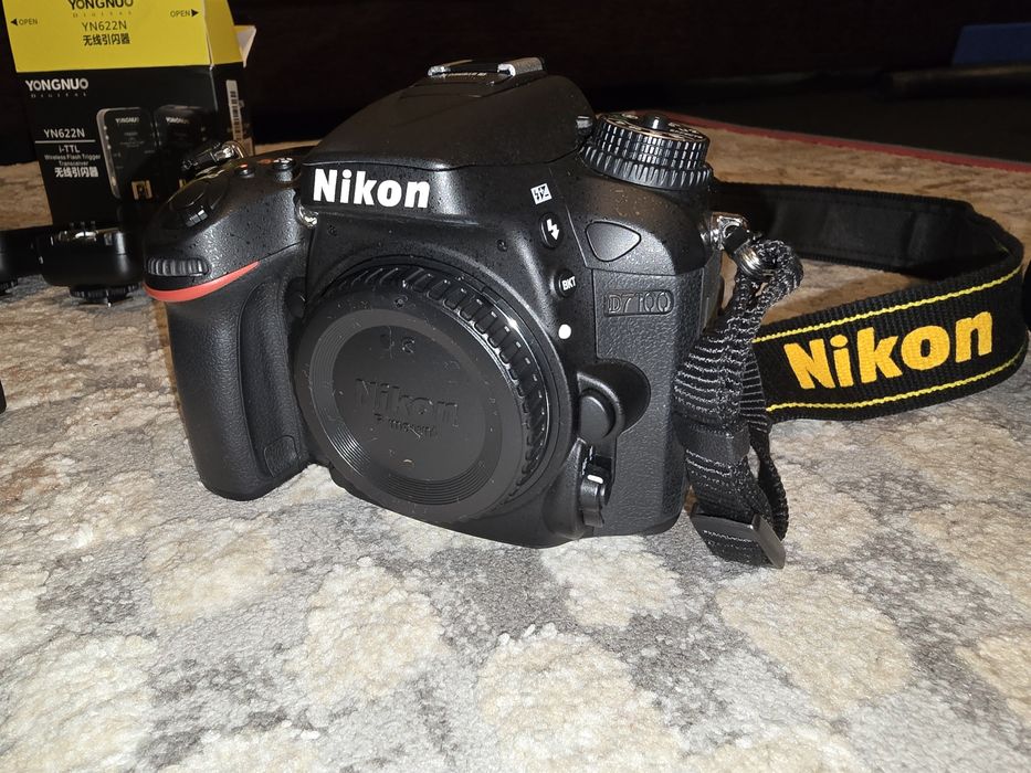 Nikon D7100 "18-105" VR Kit plus alte accesorii citiți descrierea