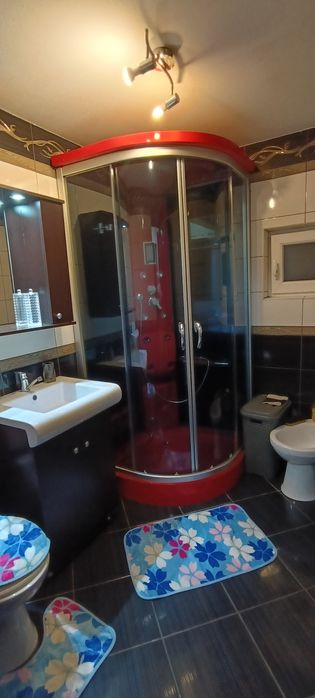 Închiriez apartament 3 camere decomandat