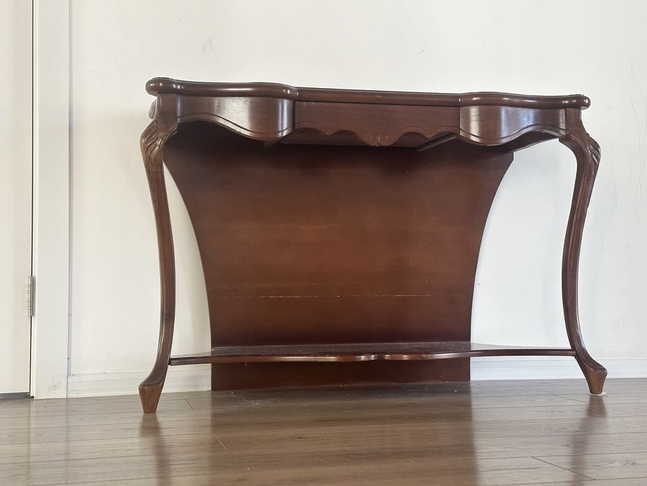 Деревянная консоль