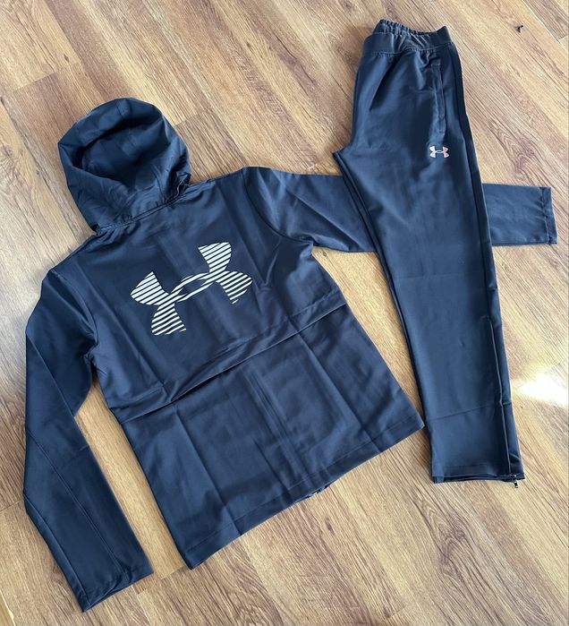 Мъжки,шушлеков,черен екип Under Armour с щампа на гърба