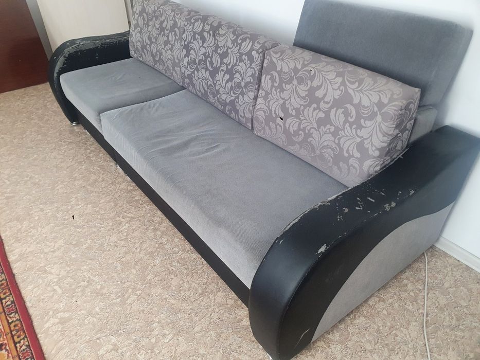 Продам два комплекта диванов