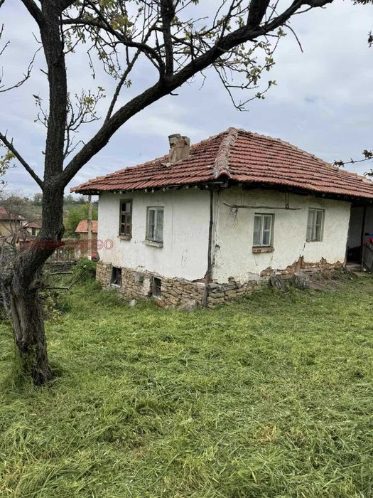 Продава се Къща в с. Пресяка, Област Ловеч - 242 кв.м за 74 €/кв.м - Снимка #4