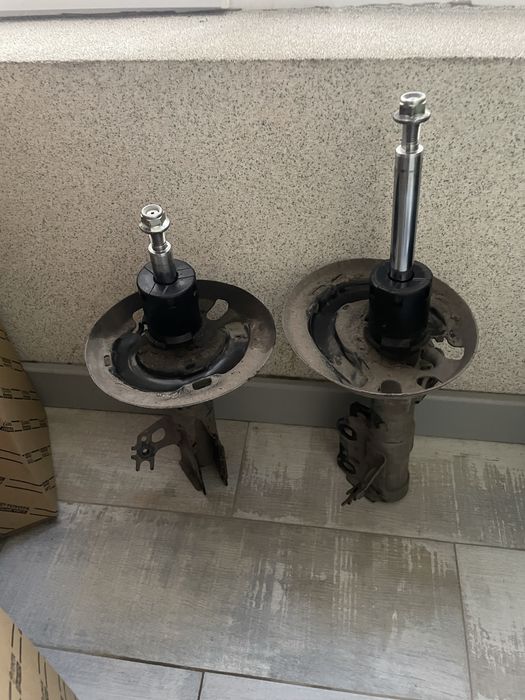 Продаю стойки от lexus es 250 , 2022