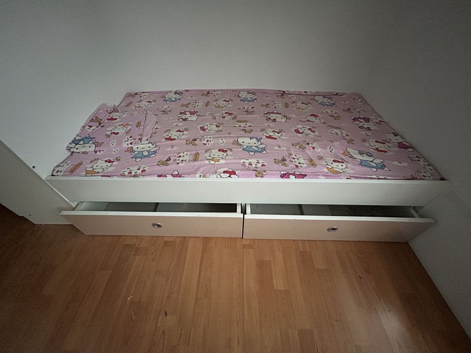 Vand mobilier paturi copii suprapuse