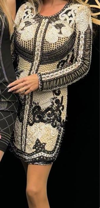 Официална рокля цялата в ръчно шити камъни комплект с чанта