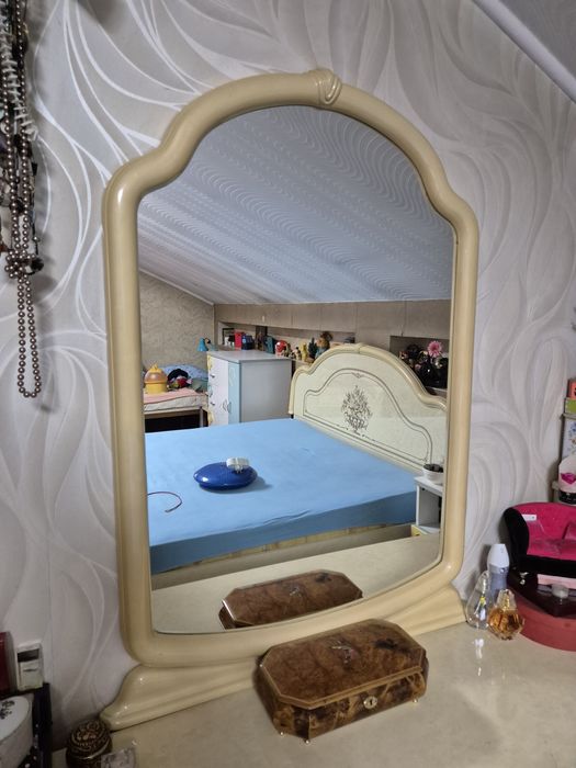 Туалетный столик (трюмо)