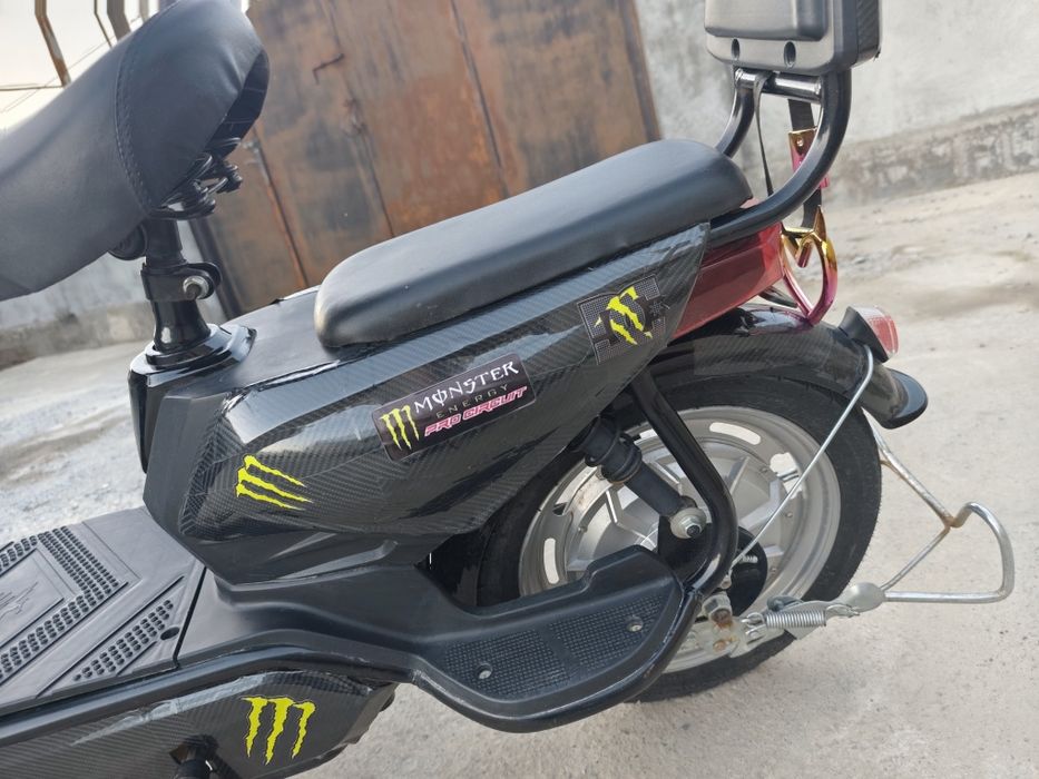 Продам электроскутер SK8