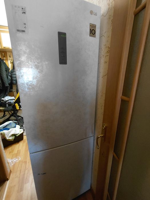 Продам Холодильник LG