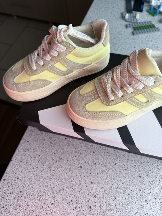 Papuci  Reserved marime 28