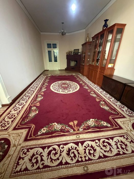Bulvarda  Student qizlar uchun yotoq xona [ hovli]
