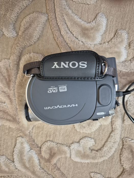 Продаётся мини DVD камера  Sony DCR‑DVD205E