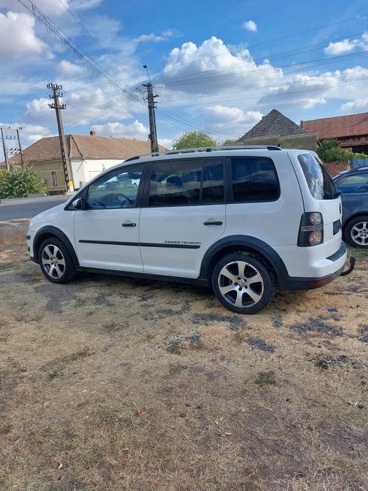 Vând Volkswagen  Touran Cross