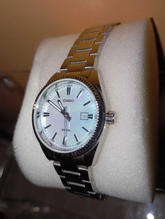 Часовник дамски Casio LTP-1302DS-2AVDF. Циферблат от седеф.