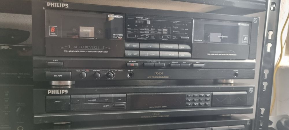 Linie audio Philips compusa din Amplificator, dublu deck, cd player si tuner