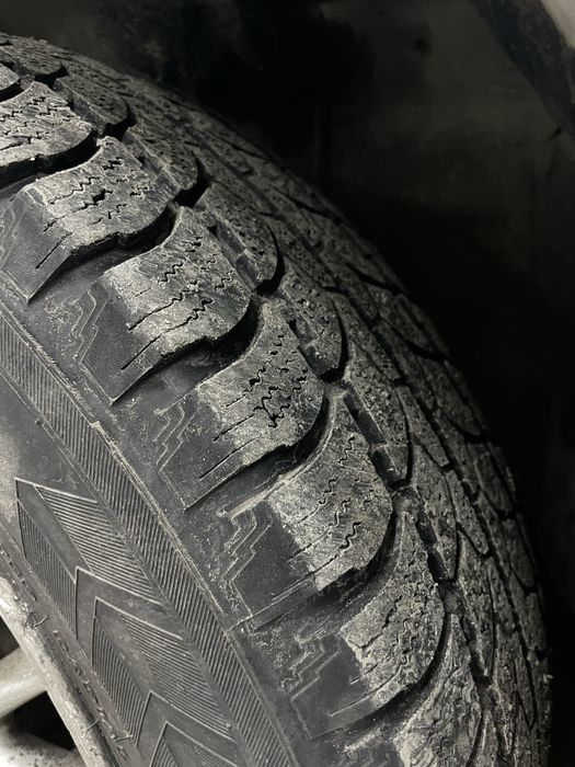 Продам зимнюю резину 185/65 R15