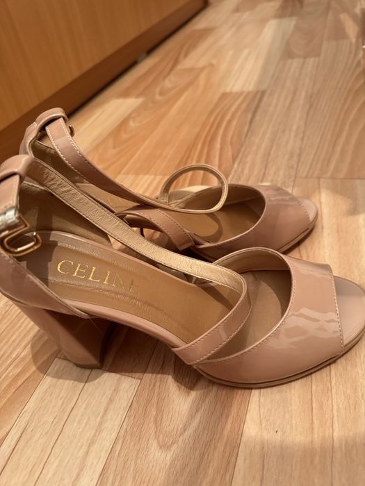 1 рет киілген аяқ-киімдер