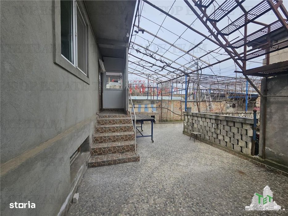 Casa 4 camere plus anexe zona gara Medgidia, Constanta