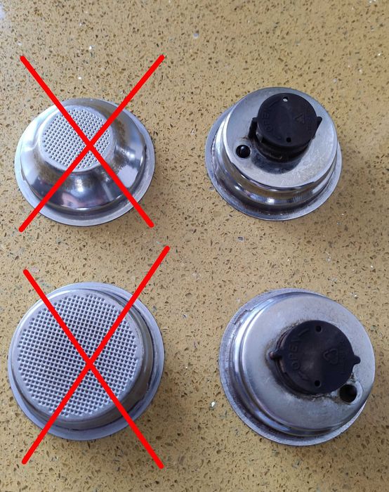 Продавам ръкохватка / портафилтър и цедки за DeLonghi + тампер