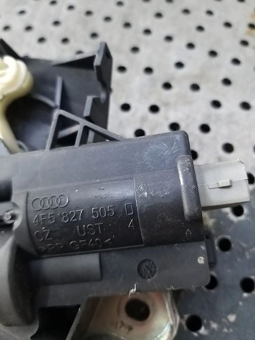 Broasca haion audi a6 c6 4f limuzina 4f5827505d