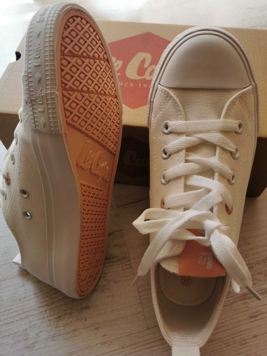 Продавам кецове lee cooper