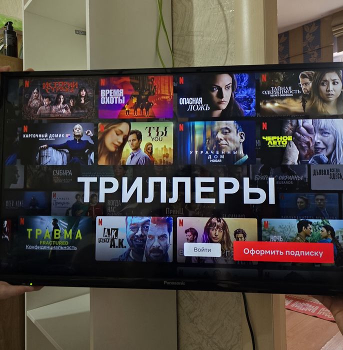 Телевизор Panasonic  размер 71 на 40 см.