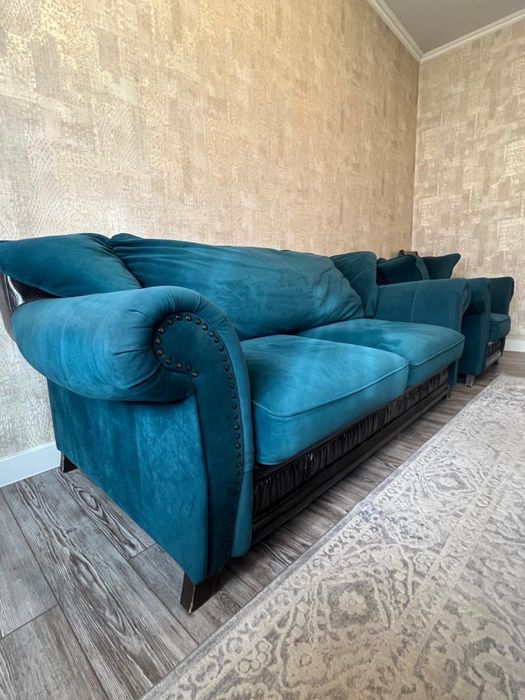 диван и кресло в зеленом цвете