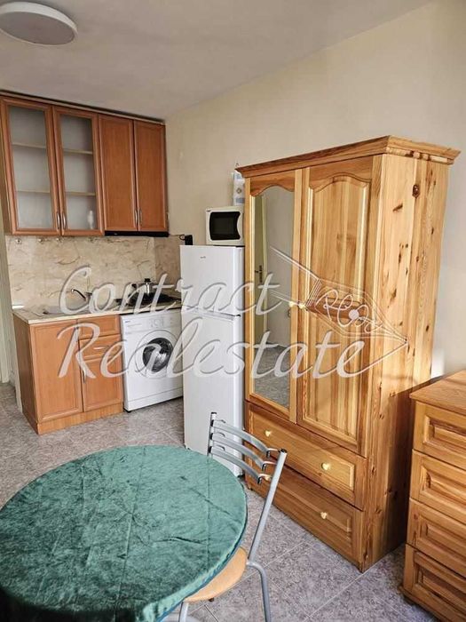 Малък Двустаен Обзаведен - Червен Площад !