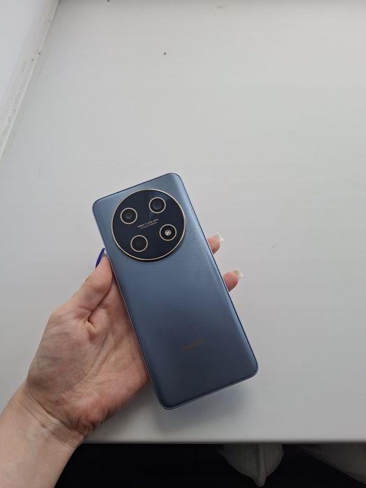 Продам Huawei 13i