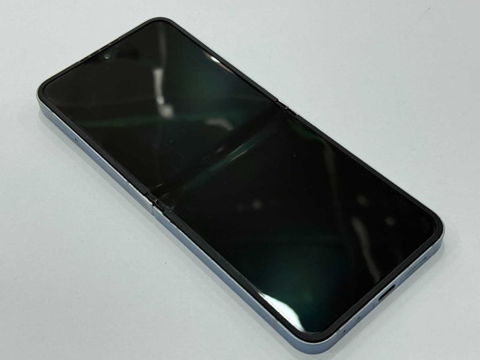 Samsung Z Flip 6 – 12GB RAM / 512GB