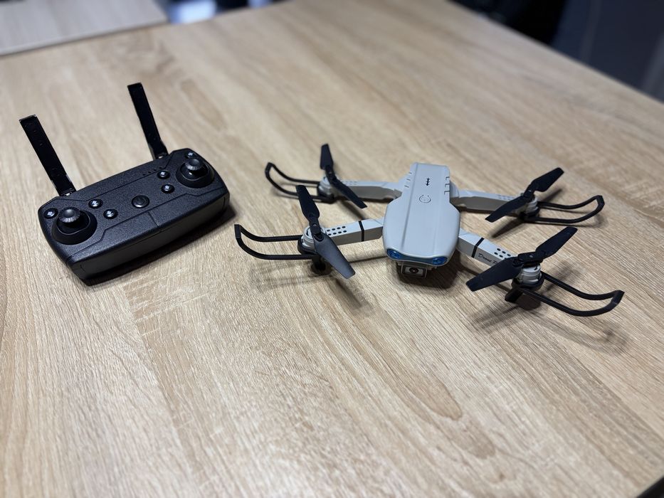 Продам дрон квадрокоптер