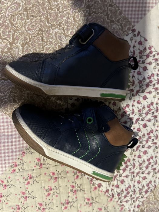 Детские кроссовки