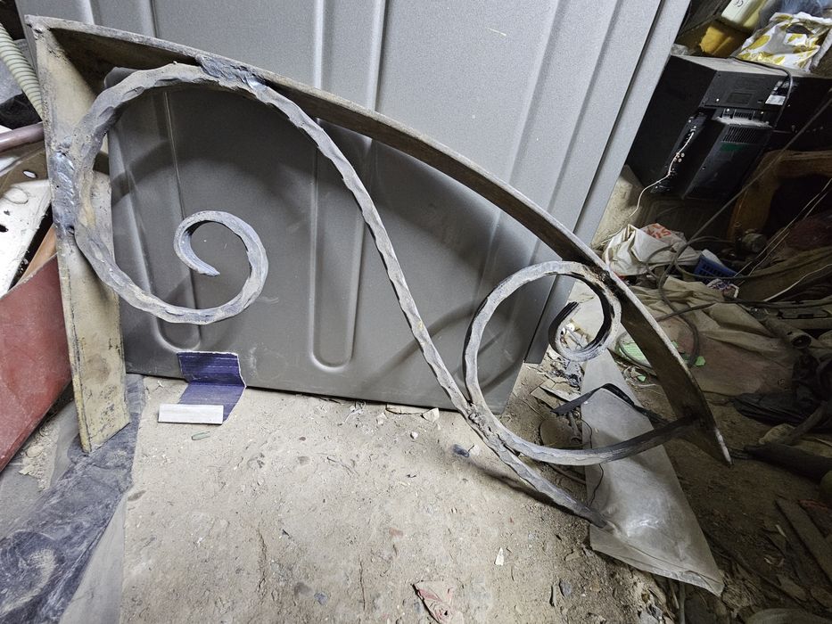 Срочно продам кронштейн для козерок для лексан
О