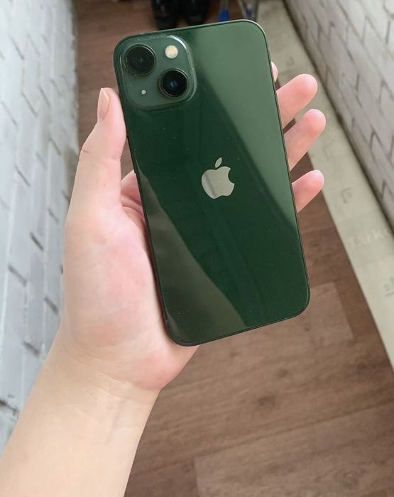 Продам IPhone 13