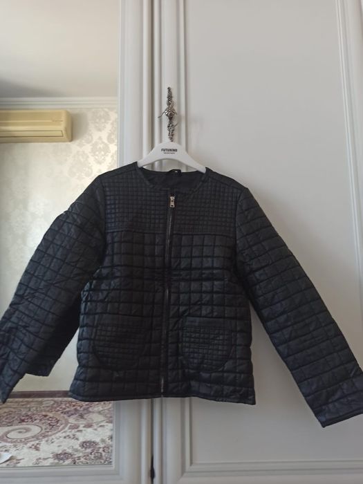 Продам куртки для девочки 10—11лет