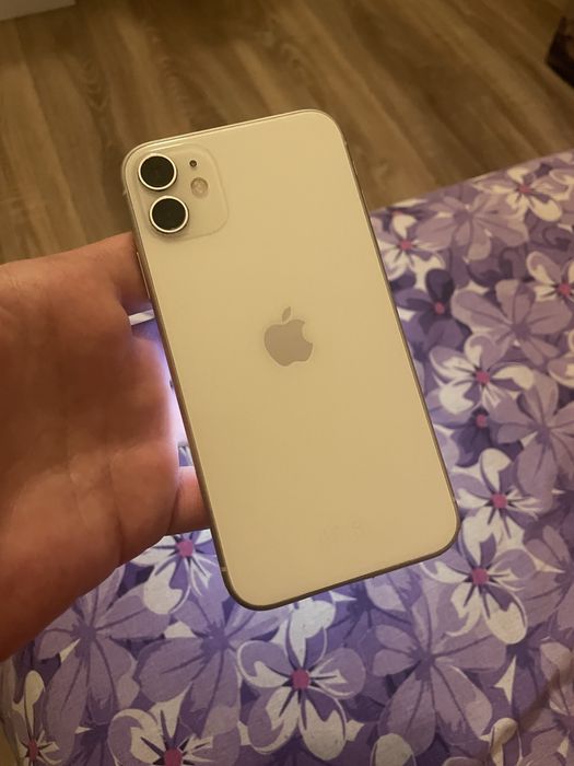Vand iphone 11 liber de retea