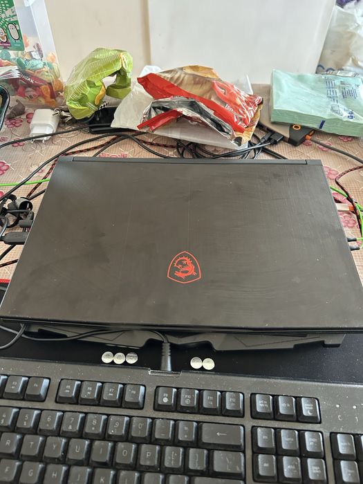 Продавам гейминг лаптоп MSI GF63 Thin 11UC