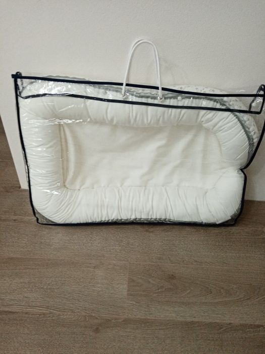 Babynest  cu 2 fete