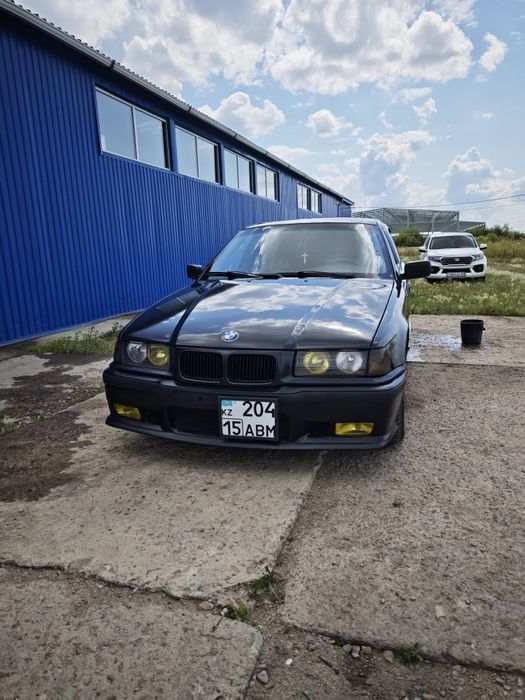 Продам машину БМВ е36
