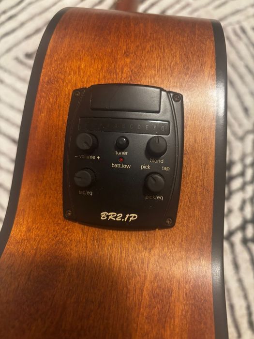 Baton Rouge AR21C Chitara electroacustica stangaci