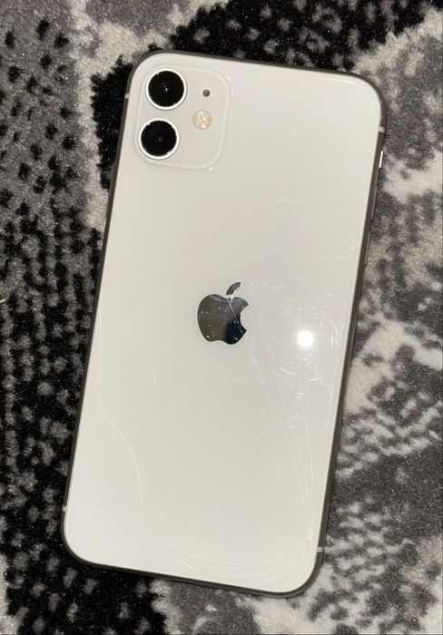 iPhone 11 no sim (WiFi)