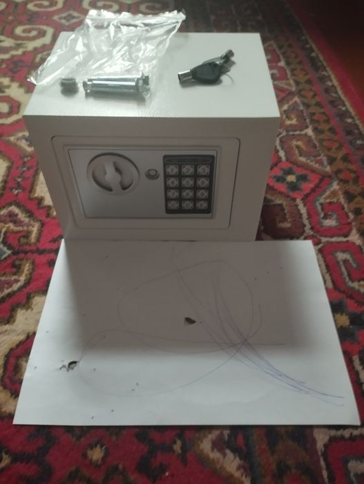 сейф.почти новый.350тысяч