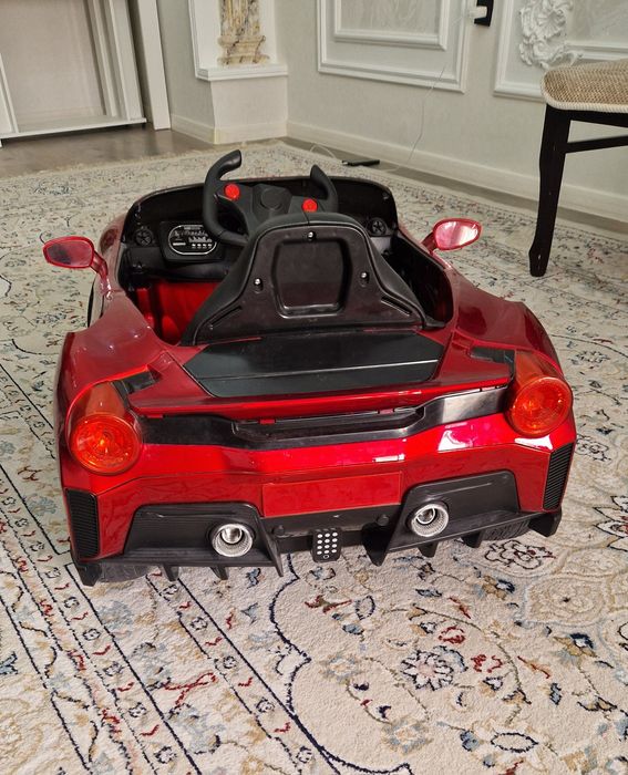 Ferrari F8 машинка