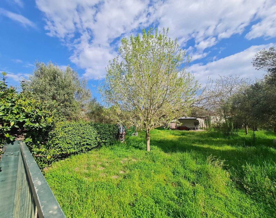 Продава парцел 780 м2 зад супермаркет Склавенитис в Аспровалта, Гърция