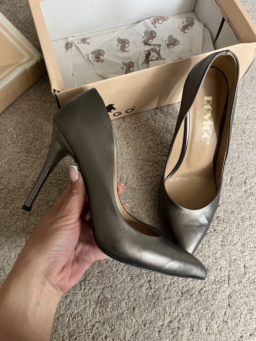 Элегантные стильные туфли