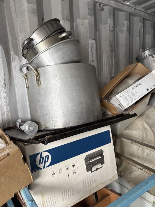 Продам баки, кострюли ,посуду со столовой