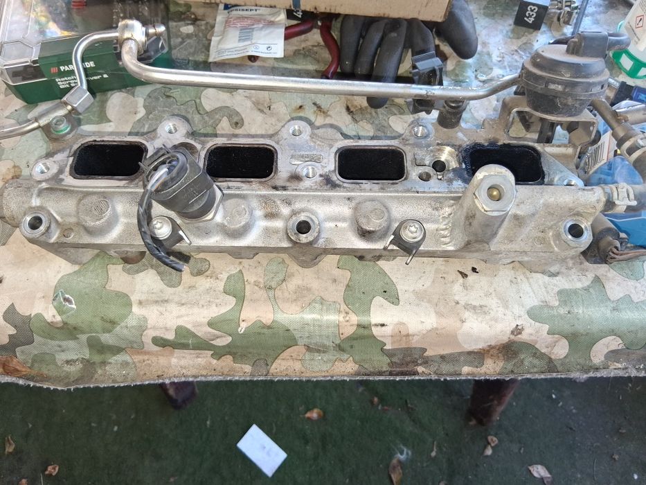 Рейл с датчици vw 1,6 fsi